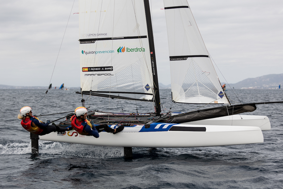 Nacra 17.- Tara Pacheco y Andrés Barrio. @RFEV l Whats Studio