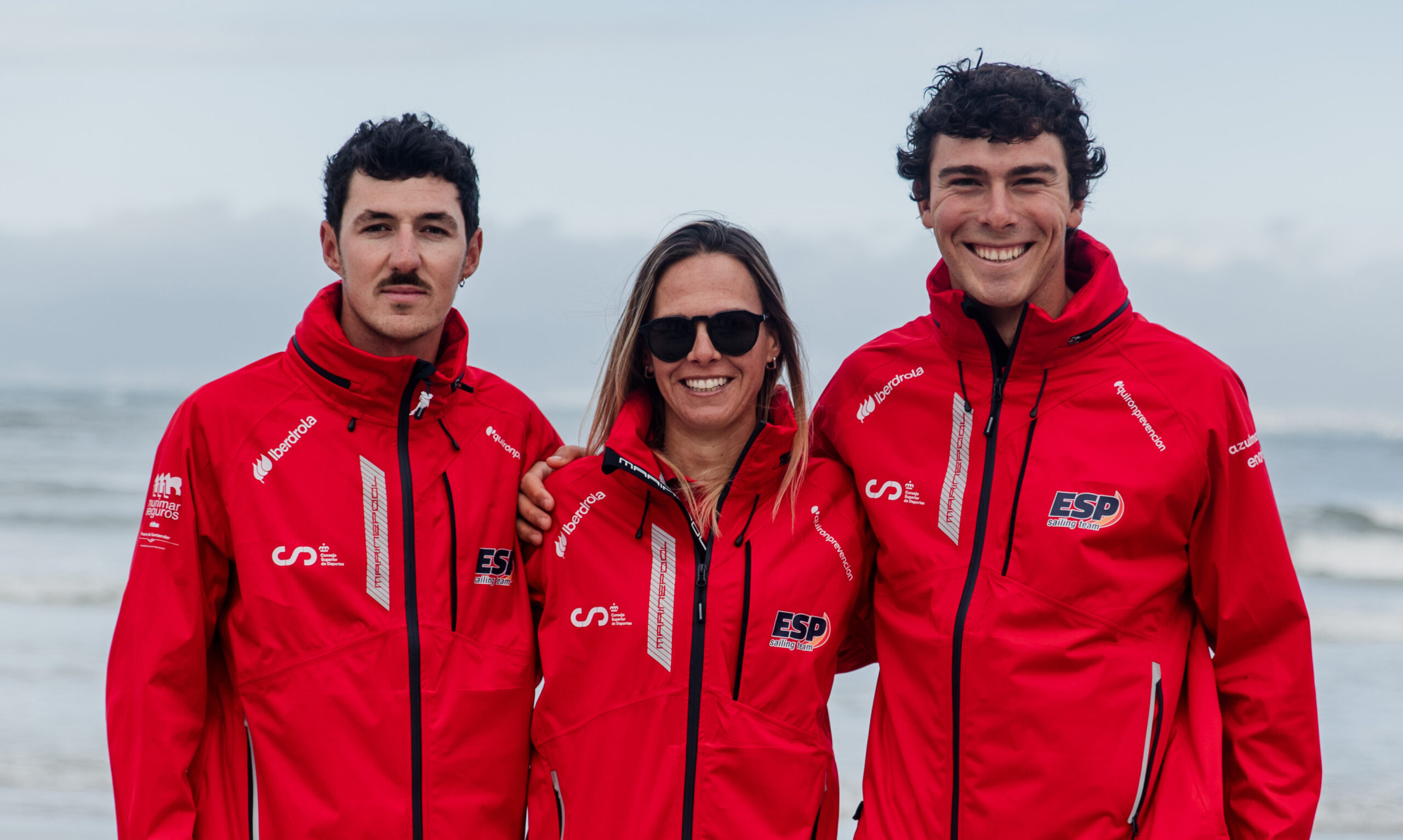 Tara Pacheco y Andrés Barrio con su entrenador Pablo García @RFEV l Whats Studio