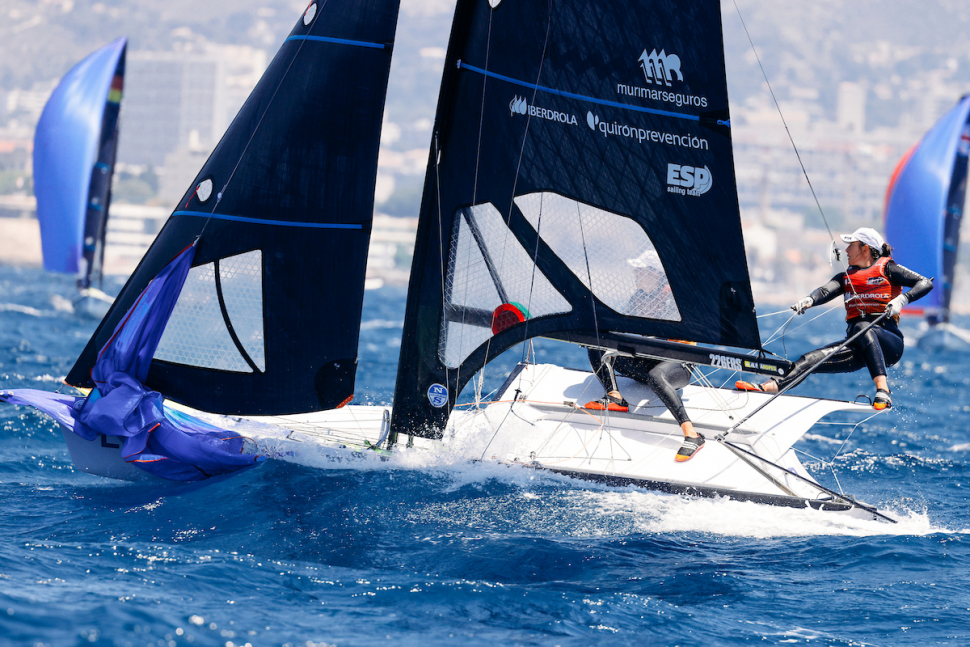 Echegoyen y Barceló asaltan el podio del europeo de 49er FX