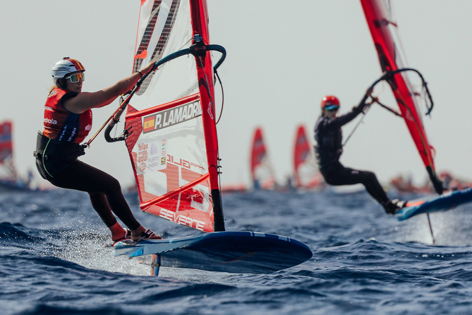 España se estrena en los iQFOiL Games de Lanzarote con podio de Pilar Lamadrid