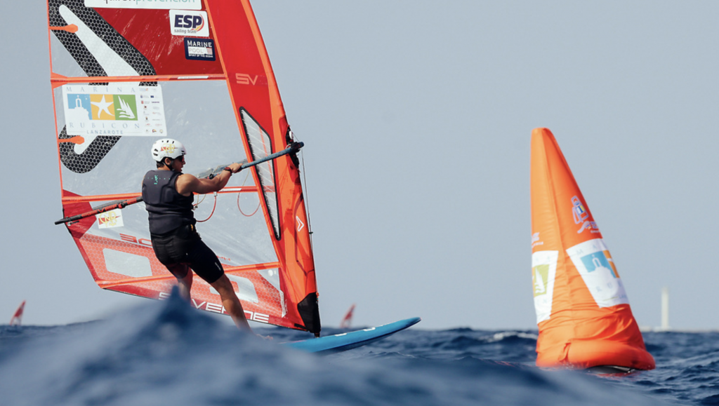 Nacho Baltasar asalta el podio de los Lanzarote iQFOiL Games