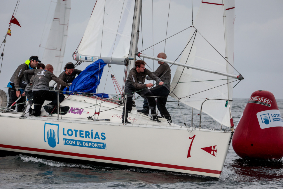 Viento y lluvia en el estreno del Trofeo Loterías y Apuestas del Estado