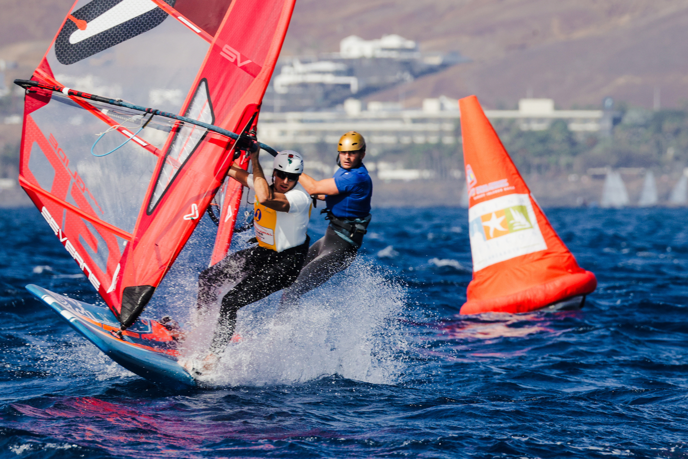 Espectacular segunda jornada de los Lanzarote iQFOiL Games