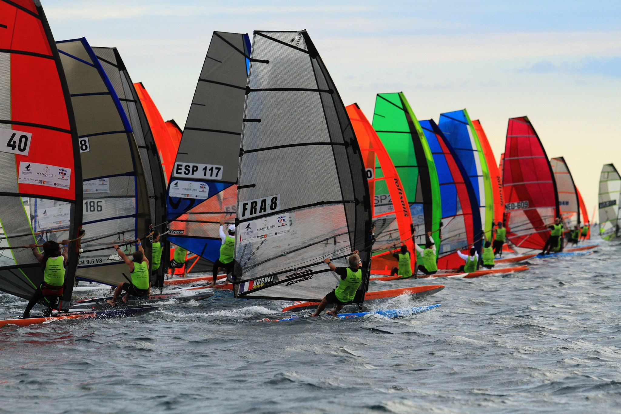 España logra seis medallas y podio en todas las categorías del Mundial de Raceboard 