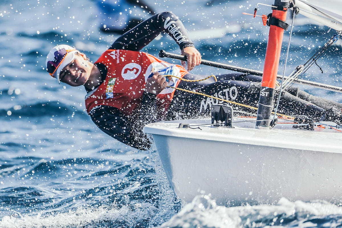 Adriana Castro logra el bronce mundial sub-21 de ILCA 6 en Lanzarote